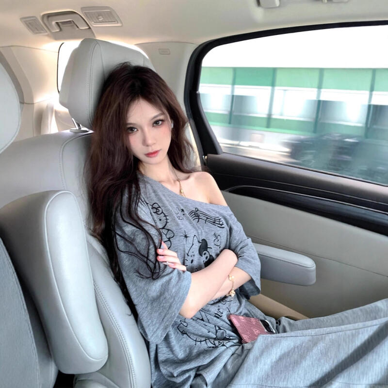 Off Shoulder Blouse - 자외선 차단 블라우스 헬로 키티 비스듬한